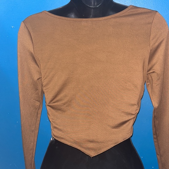 Drape Neck Ruched Side Hanky Hem Tee - Picture 6 of 6